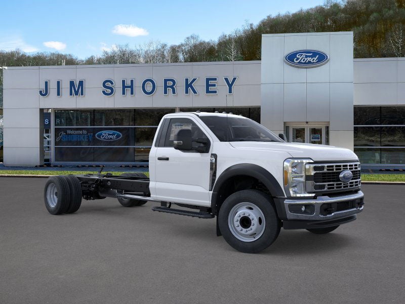 2026 Ford F-600SD XL DRW 4x2 / 7.3L V8 / 120" CA Chassis