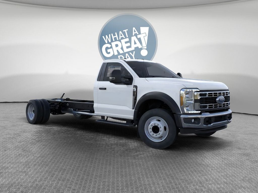 2026 Ford F-600SD XL DRW 4x2 / 7.3L V8 / 120" CA Chassis