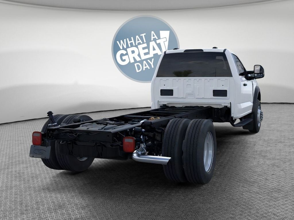 2026 Ford F-600SD XL DRW 4x2 / 7.3L V8 / 120" CA Chassis