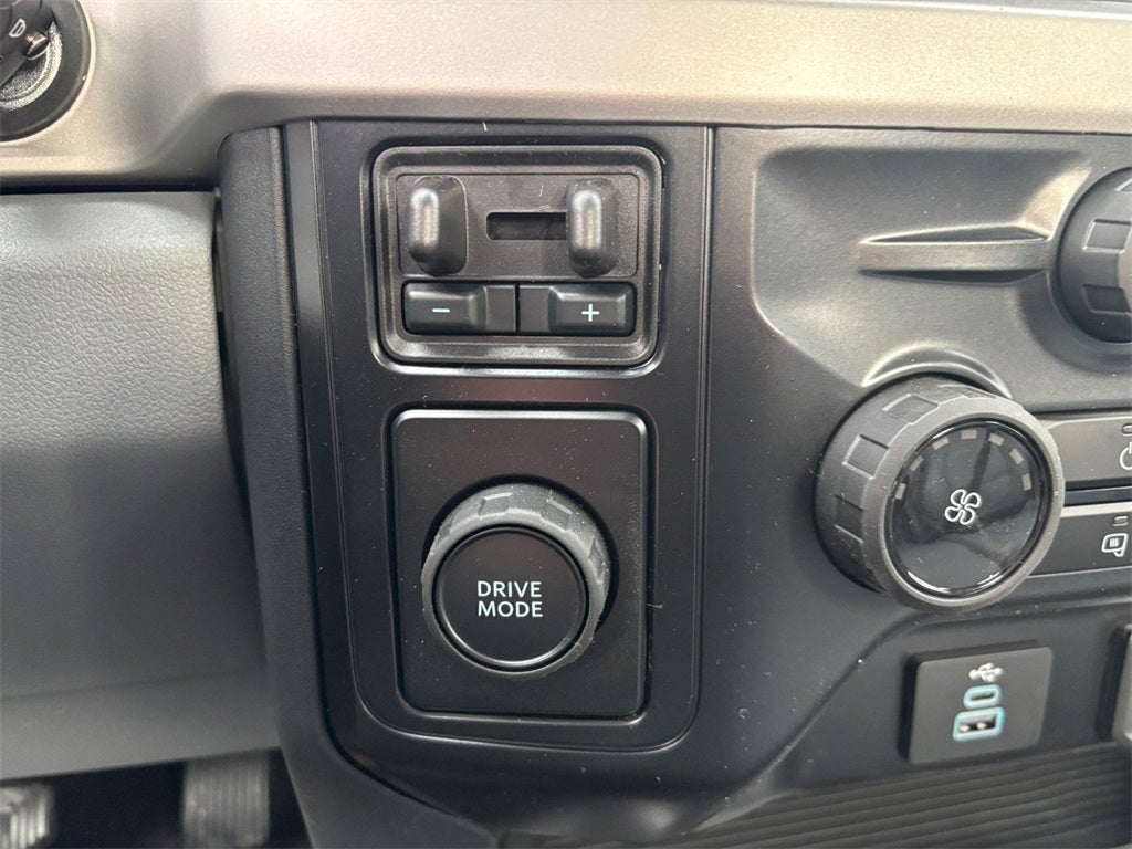 2026 Ford F-600SD XL DRW 4x2 / 7.3L V8 / 120" CA Chassis