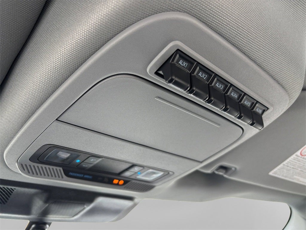 2026 Ford F-600SD XL DRW 4x2 / 7.3L V8 / 120" CA Chassis