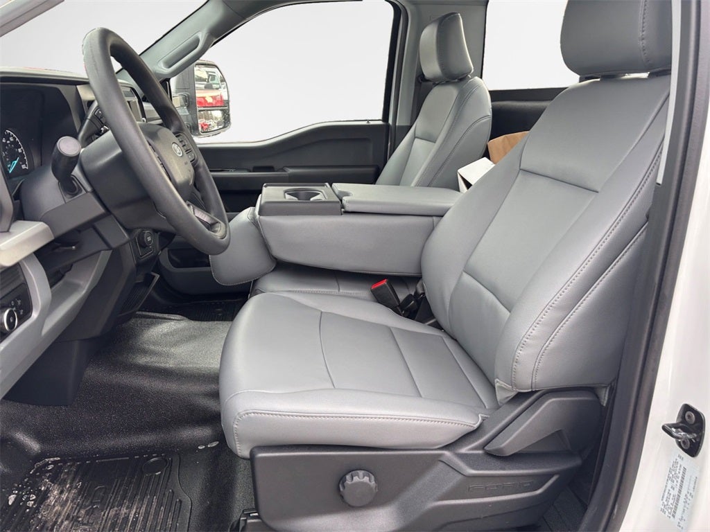 2026 Ford F-600SD XL DRW 4x4 / 6.7L Diesel / 60" CA Chassis