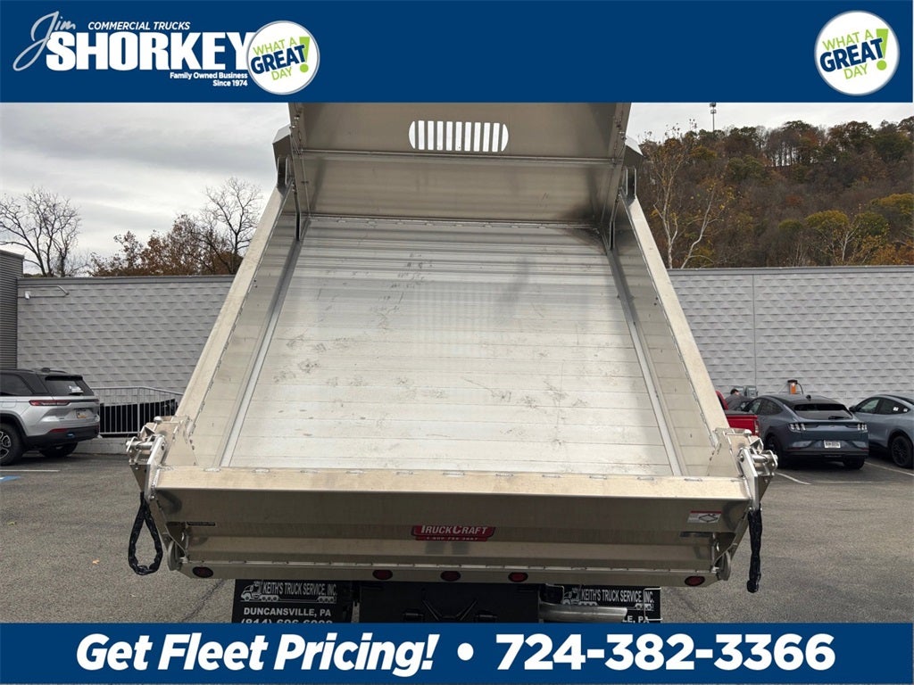 2025 Ford F-350SD XL DRW 4x4 / 7.3L V8 / 9' Aluminum Dropside Dump