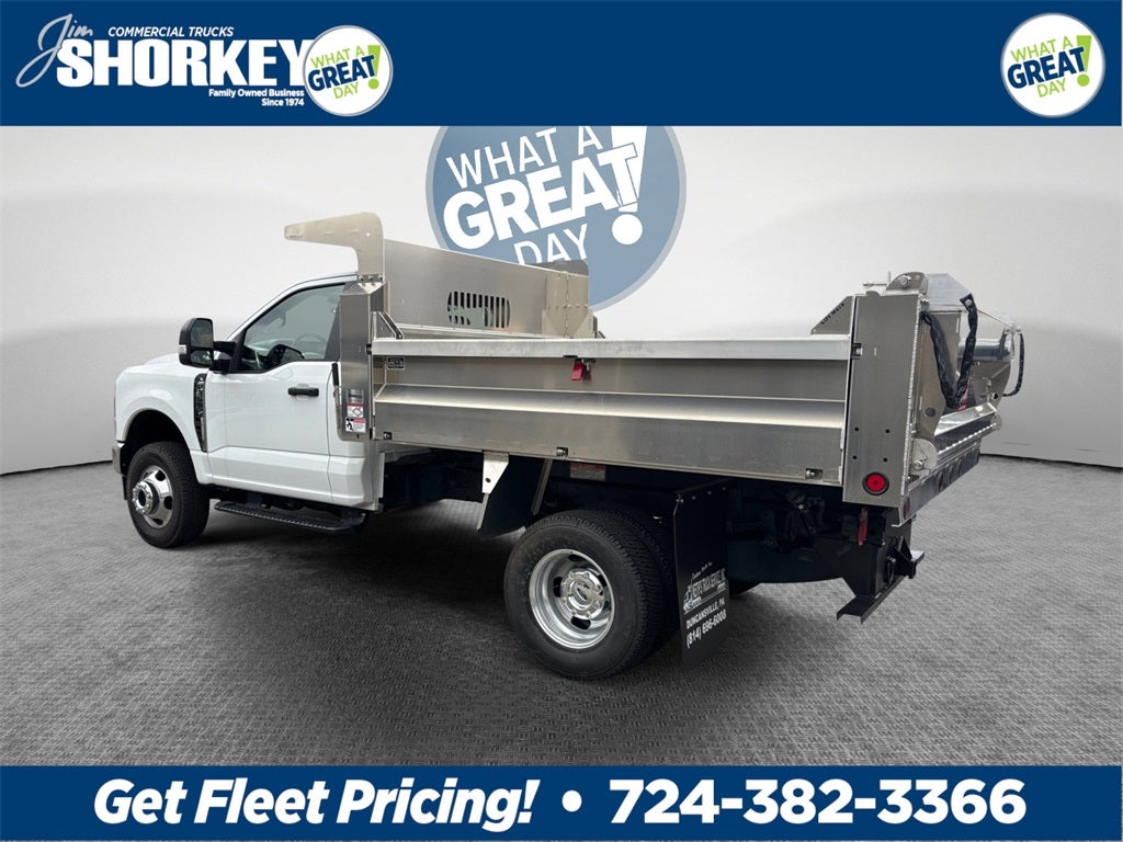 2025 Ford F-350SD XL DRW 4x4 / 7.3L V8 / 9' Aluminum Dropside Dump
