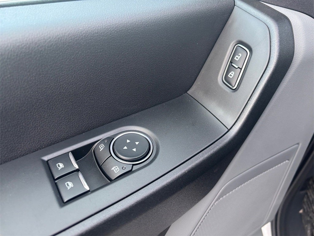 2026 Ford F-350SD XL DRW 4x4 / 7.3L V8 / 9'7" Steel Dump