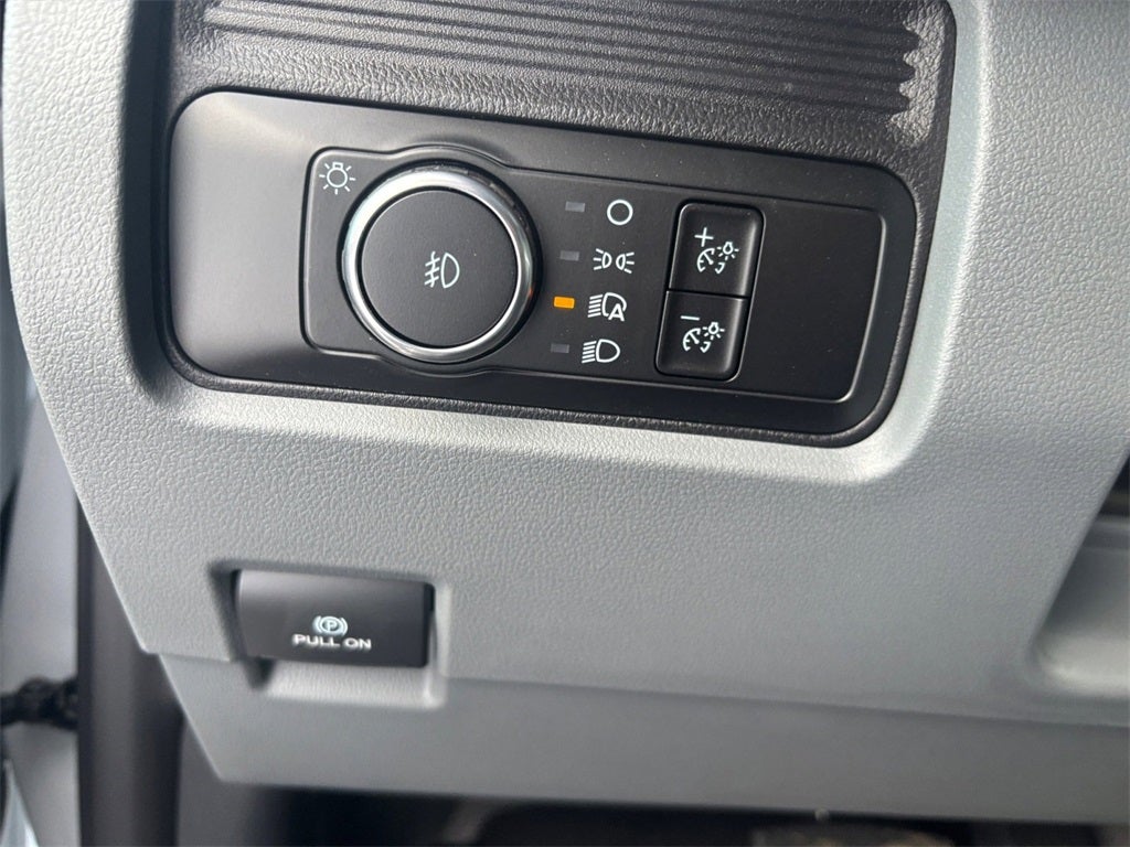 2026 Ford F-350SD XL DRW 4x4 / 7.3L V8 / 9'7" Steel Dump