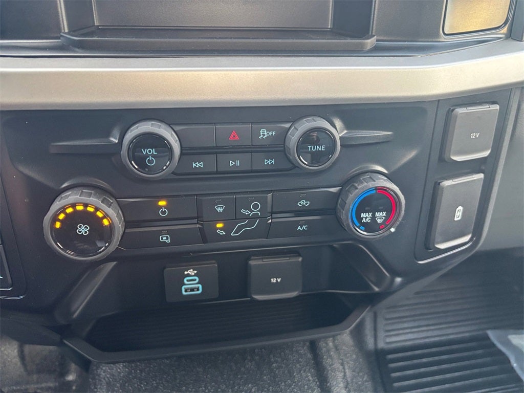 2026 Ford F-350SD XL DRW 4x4 / 7.3L V8 / 9'7" Steel Dump