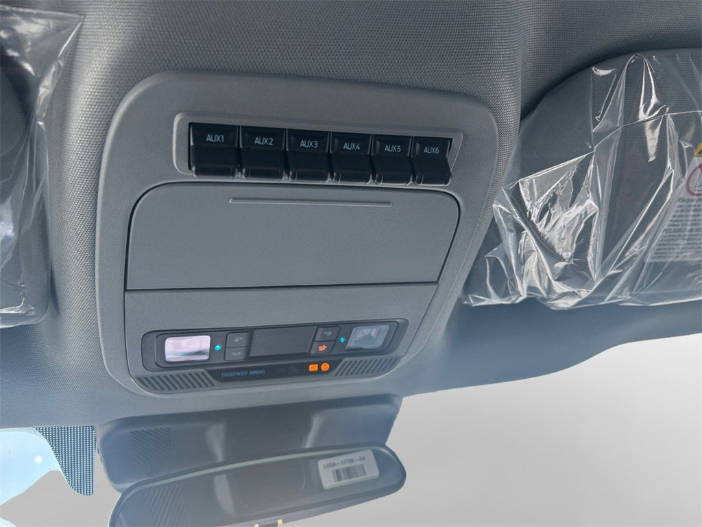 2026 Ford F-350SD XL DRW 4x4 / 7.3L V8 / 9'7" Steel Dump