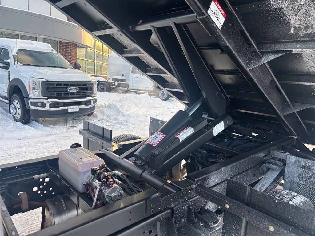 2026 Ford F-350SD XL DRW 4x4 / 7.3L V8 / 9'7" Steel Dump
