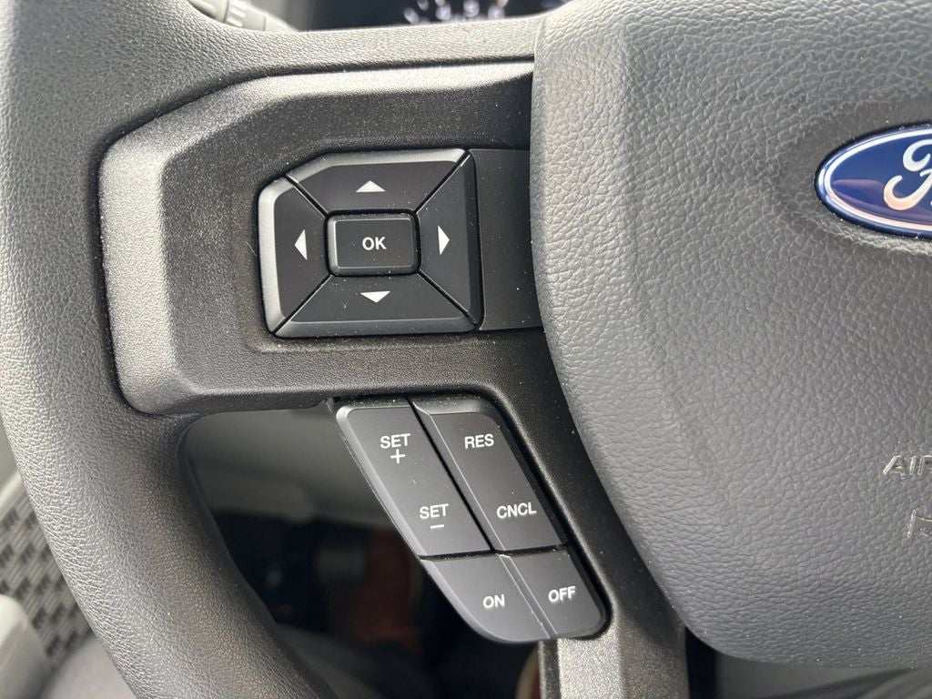 2026 Ford E-350SD Base Cutaway DRW / 7.3L V8 / 12' Workport