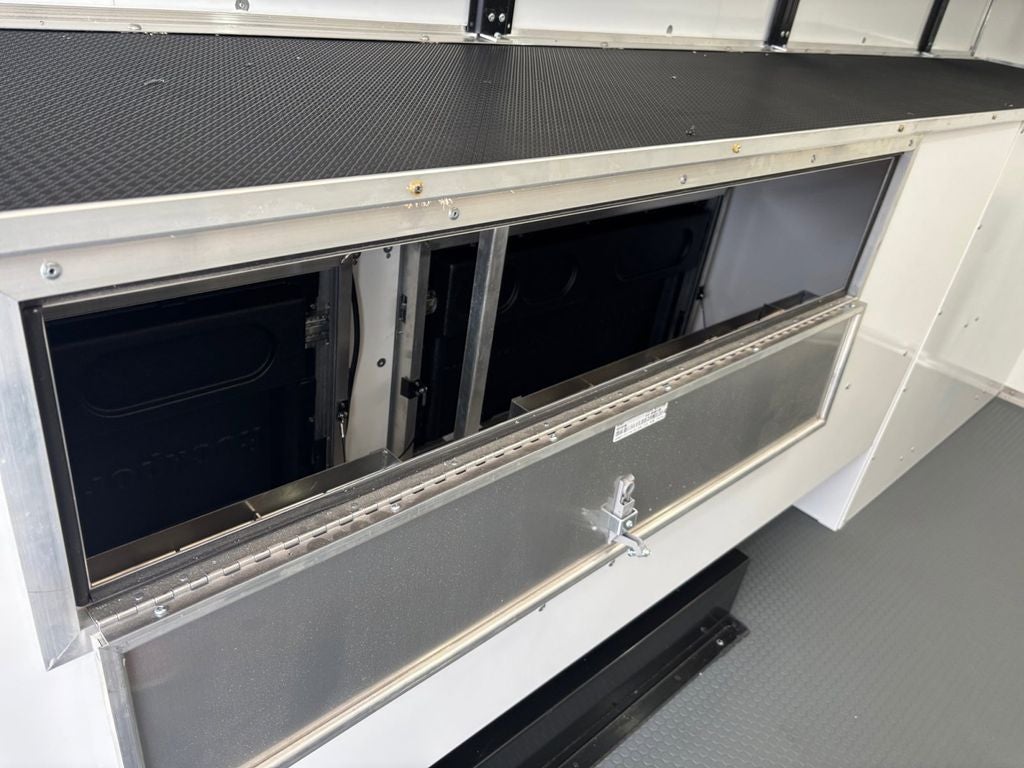 2026 Ford E-350SD Base Cutaway DRW / 7.3L V8 / 12' Workport