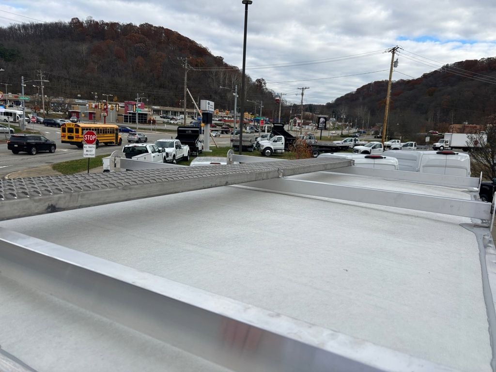 2026 Ford E-350SD Base Cutaway DRW / 7.3L V8 / 12' Workport