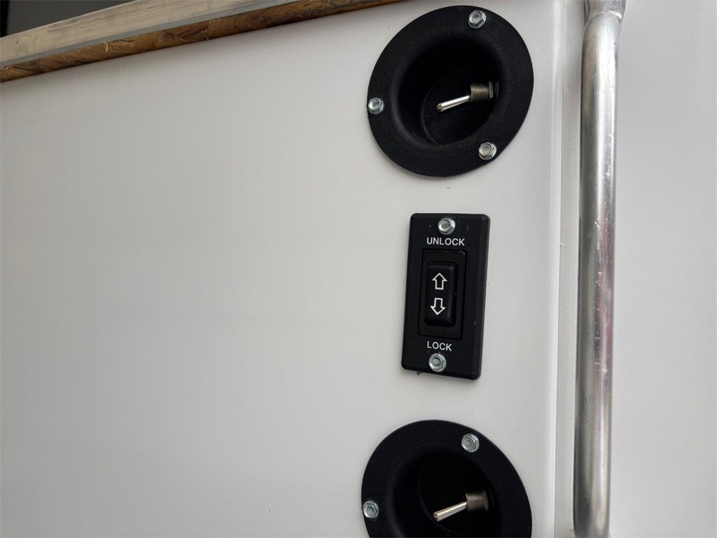 2026 Ford E-350SD Base Cutaway DRW / 7.3L V8 / 12' Workport