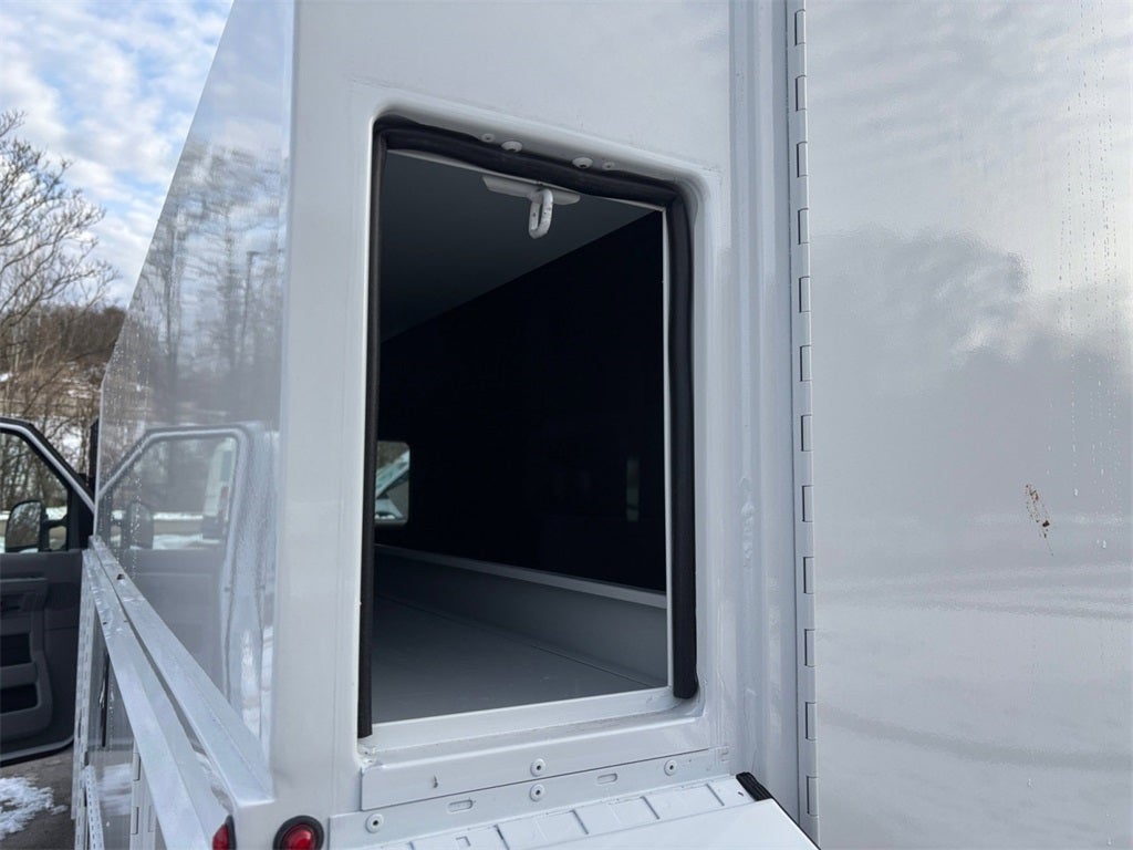 2026 Ford E-350SD Base Cutaway SRW / 7.3L V8 / 10'9" KUV