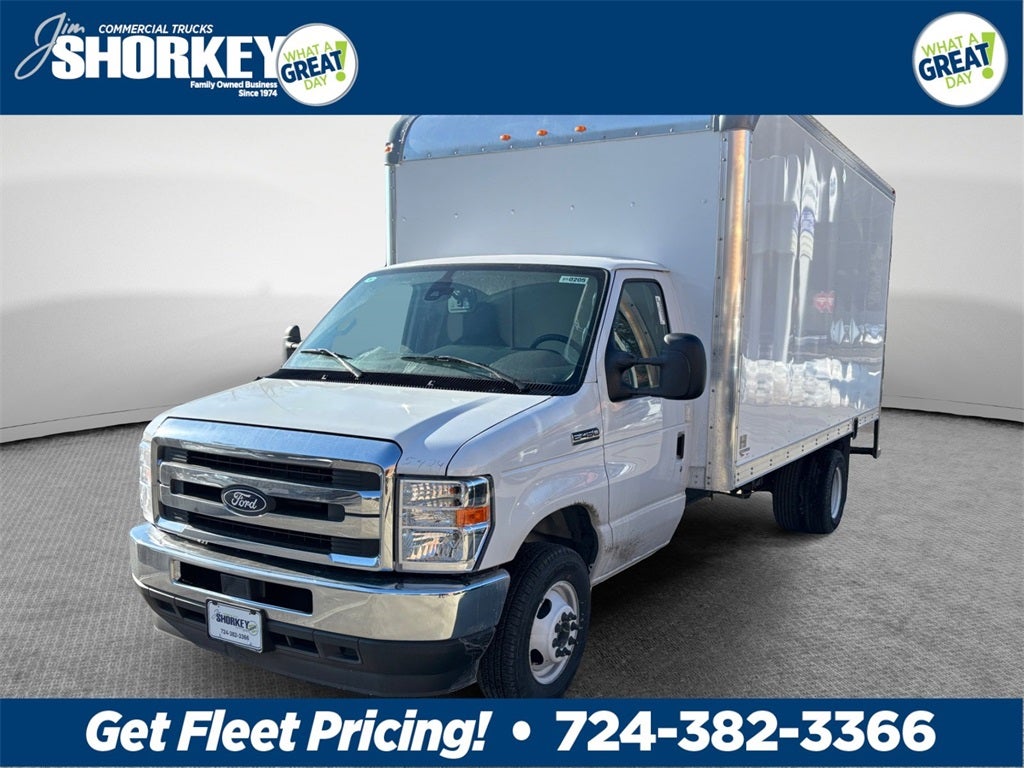 2026 Ford E-450SD Base DRW / 7.3L V8 / 16' Box w/Ramp