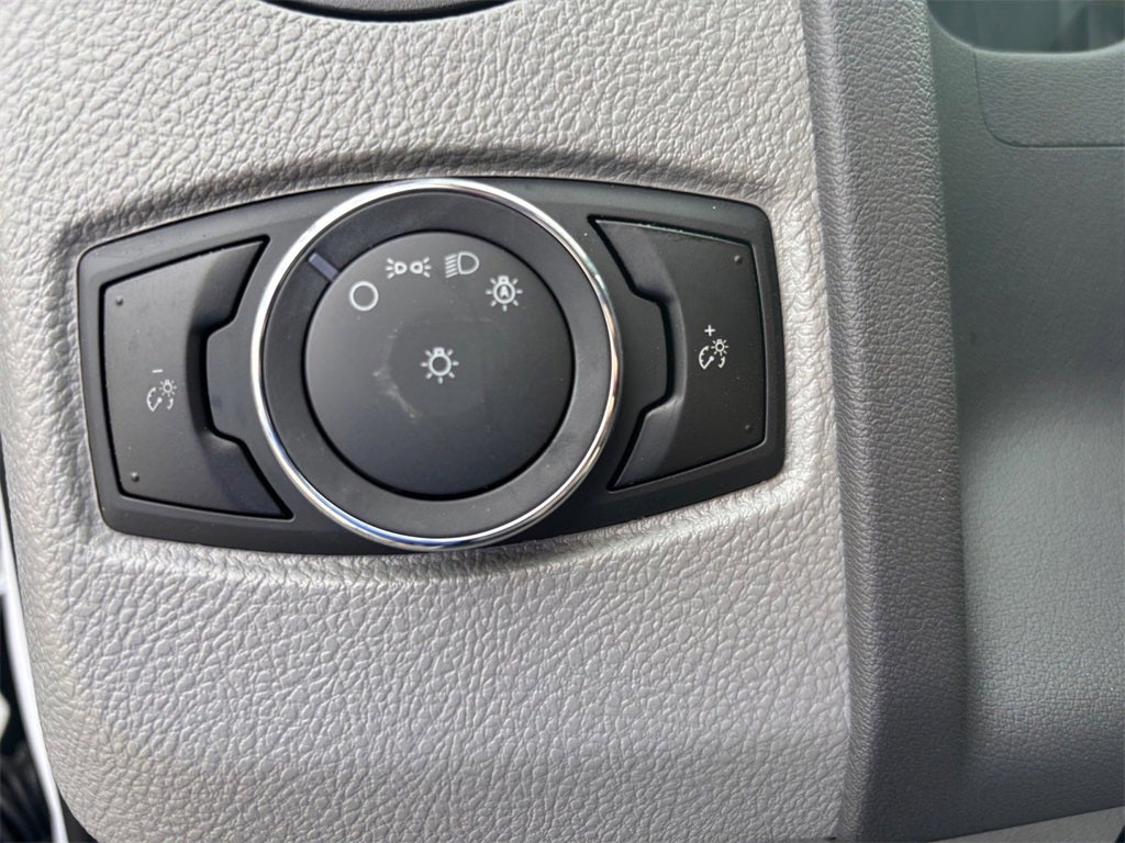 2026 Ford E-450SD Base DRW / 7.3L V8 / 16' Box w/Liftgate