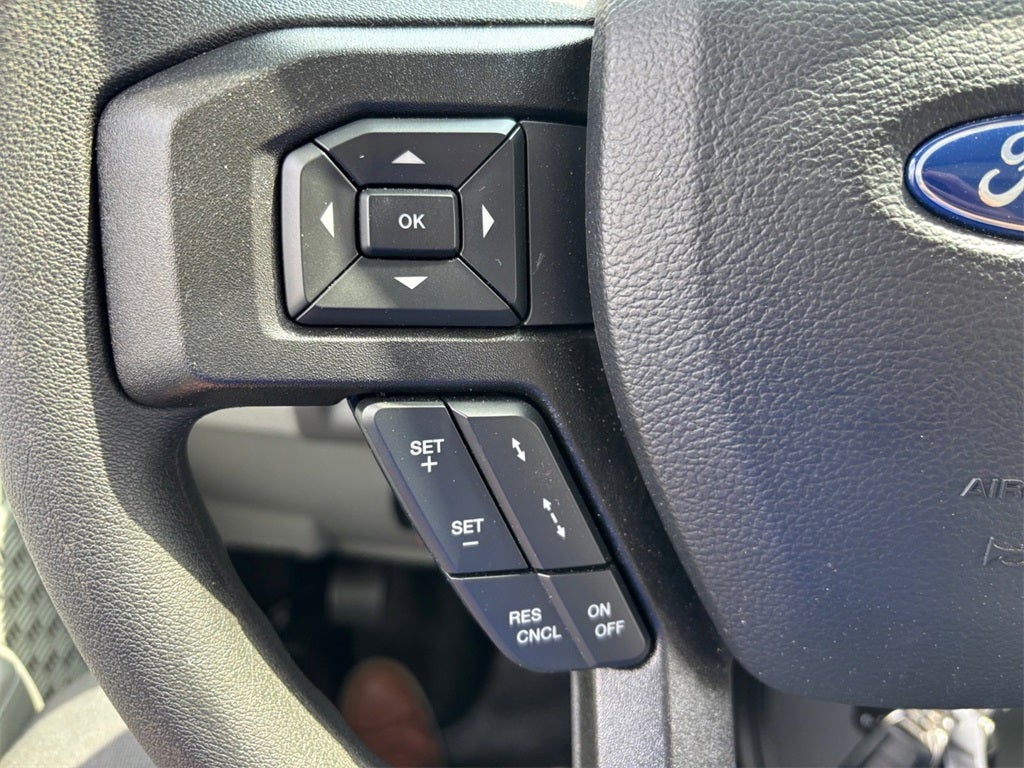 2026 Ford E-450SD Base DRW / 7.3L V8 / 16' Box w/Liftgate