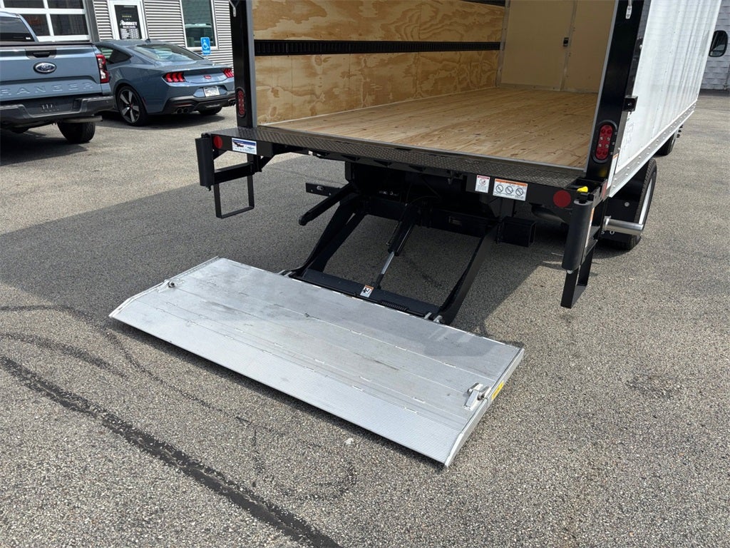 2026 Ford E-450SD Base DRW / 7.3L V8 / 16' Box w/Liftgate