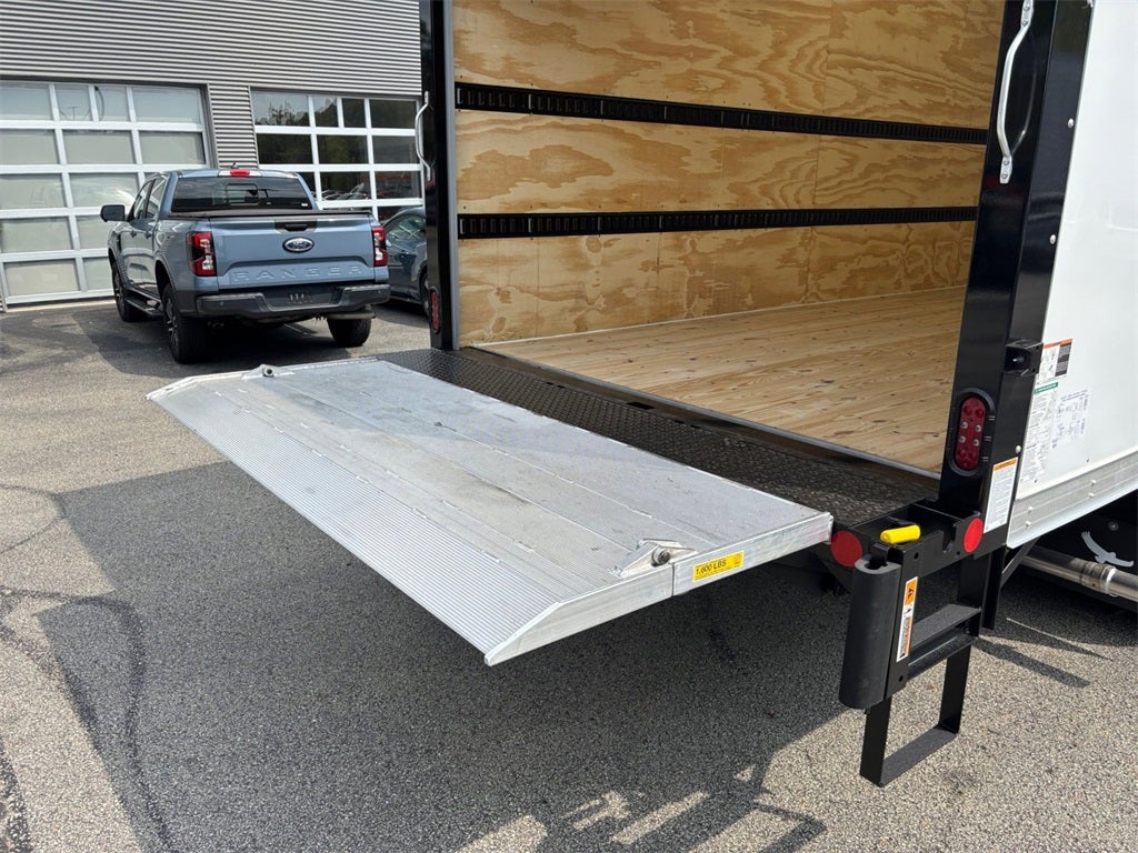 2026 Ford E-450SD Base DRW / 7.3L V8 / 16' Box w/Liftgate