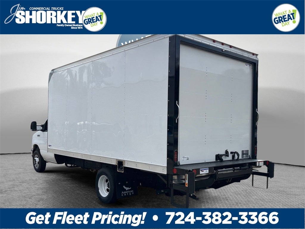 2026 Ford E-450SD Base DRW / 7.3L V8 / 16' Box w/Liftgate