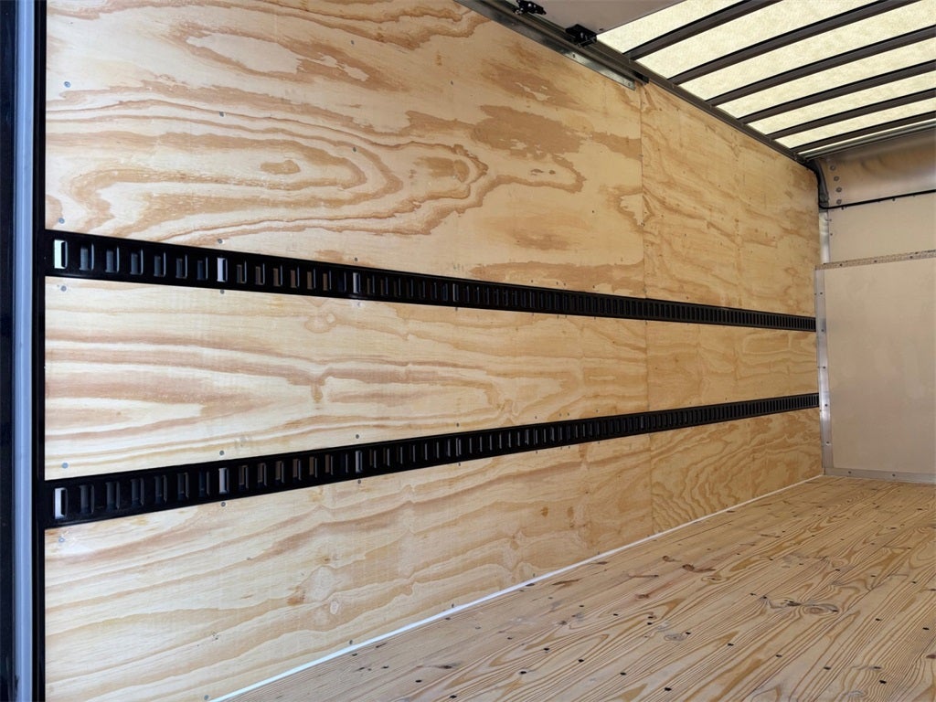 2026 Ford E-450SD Base DRW / 7.3L V8 / 16' Box w/Liftgate