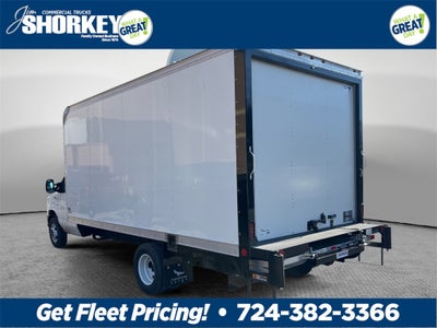 2026 Ford E-450SD Base DRW / 7.3L V8 / 16' Box w/Liftgate