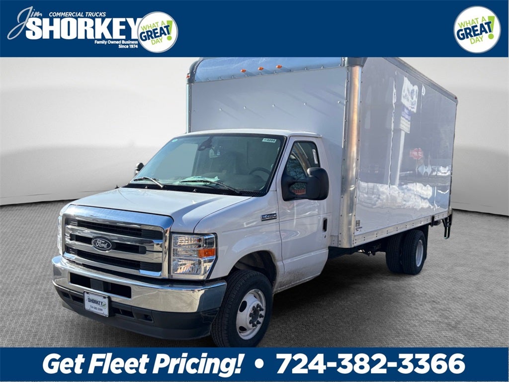 2026 Ford E-450SD Base DRW / 7.3L V8 / 16' Box w/Liftgate
