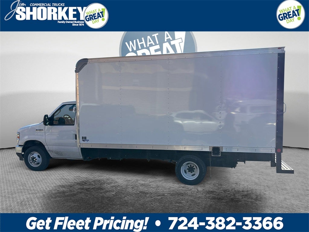 2026 Ford E-450SD Base DRW / 7.3L V8 / 16' Box w/Ramp