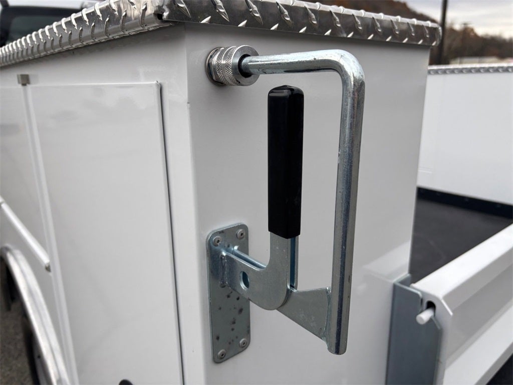 2026 Ford F-250SD XL 4x4 / 6.8L V8 / 8' Service Body