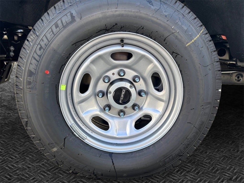 2026 Ford F-250SD XL 4x4 / 6.8L V8 / 8' Bed