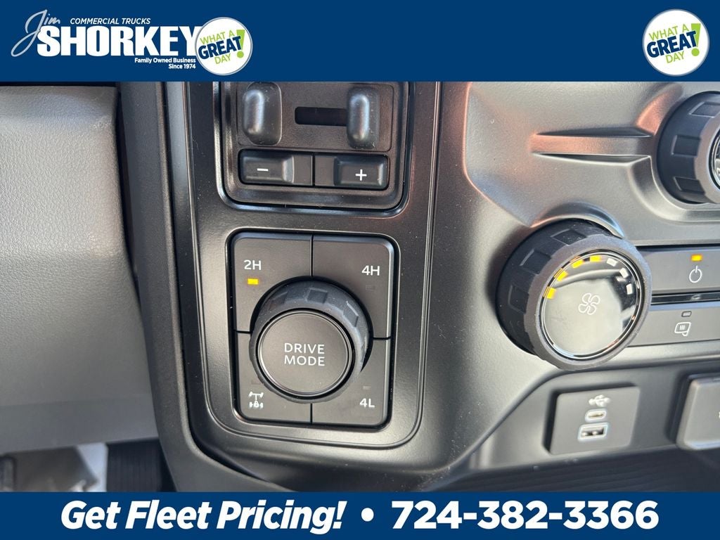 2026 Ford F-350SD XL 4x4 / 6.8L V8 / 8' Service Body