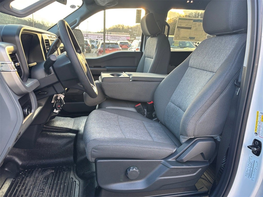 2026 Ford F-450SD XL DRW 4x4 / 6.7L HO Diesel / 8' Bed FLEET