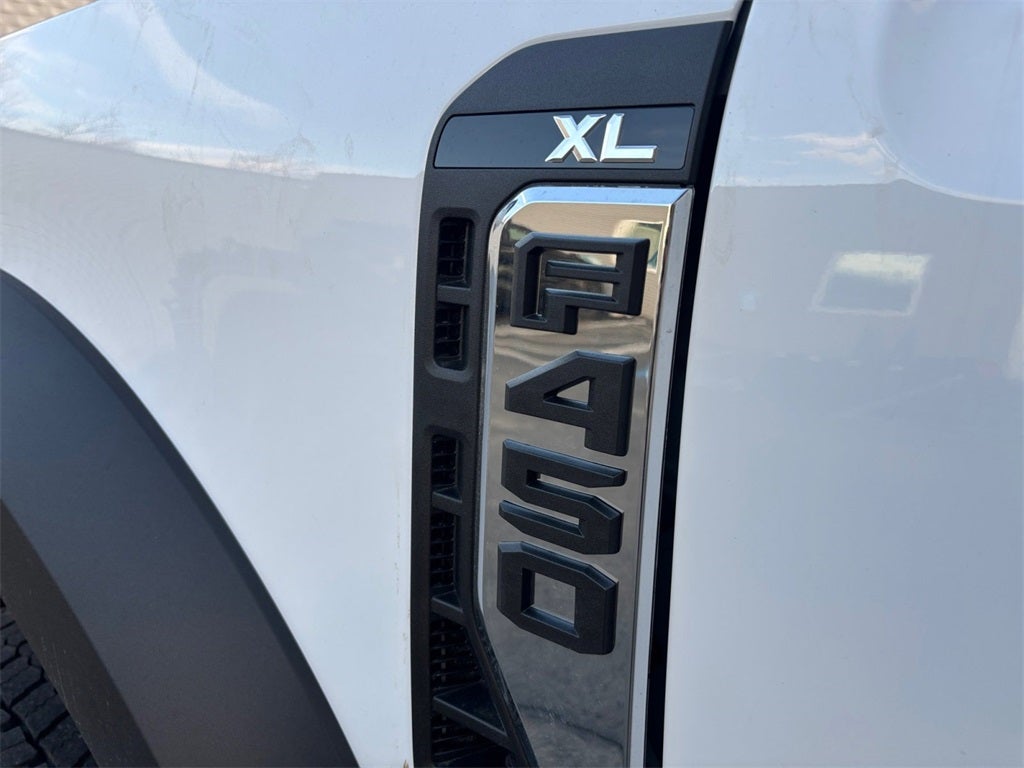 2026 Ford F-450SD XL DRW 4x4 / 6.7L HO Diesel / 8' Bed FLEET