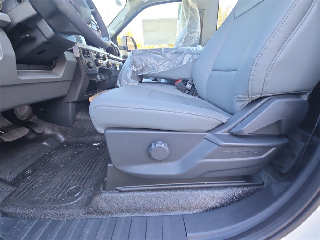 2026 Ford F-250SD XL 4x4 / 6.8L V8 / 8' Bed