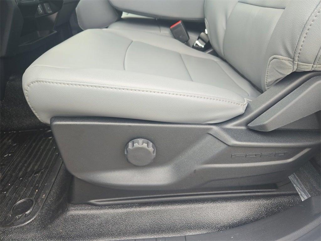 2026 Ford F-350SD XL 4x4 / 6.8L V8 / 8' Bed