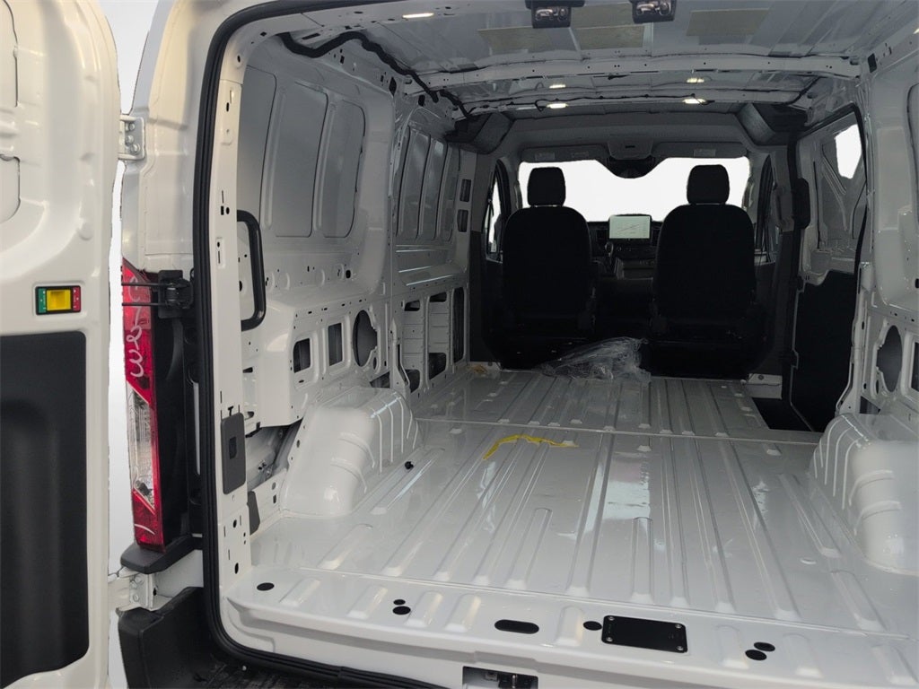 2026 Ford Transit-150 Base / 3.5L V6 / 130" WB LR