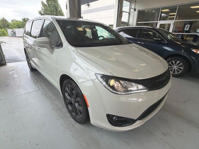 2020 Chrysler Pacifica Touring