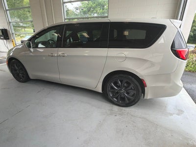2020 Chrysler Pacifica Touring