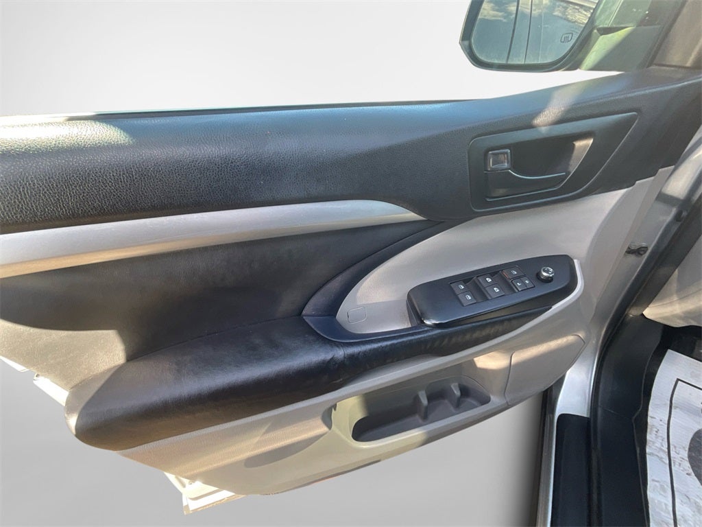 2014 Toyota Highlander LE V6