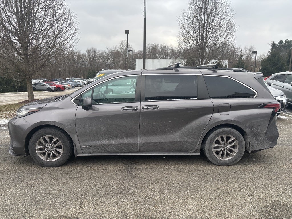 2021 Toyota Sienna LE 8 Passenger