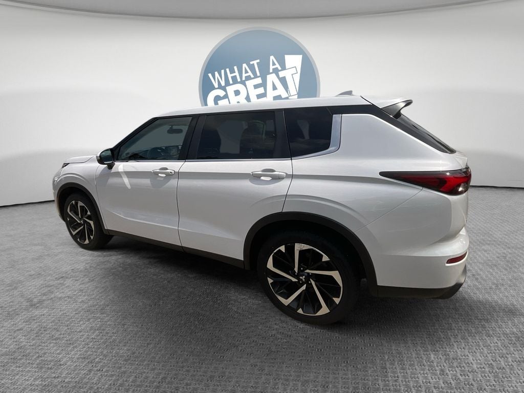 2022 Mitsubishi Outlander ES
