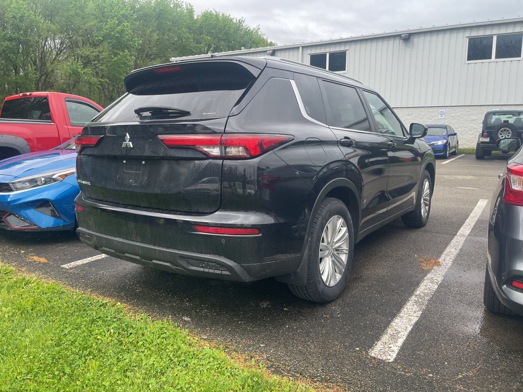2022 Mitsubishi Outlander ES