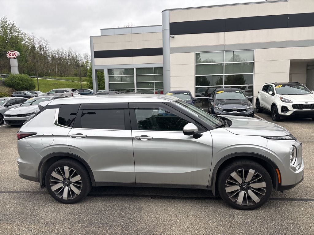 2025 Mitsubishi Outlander SE