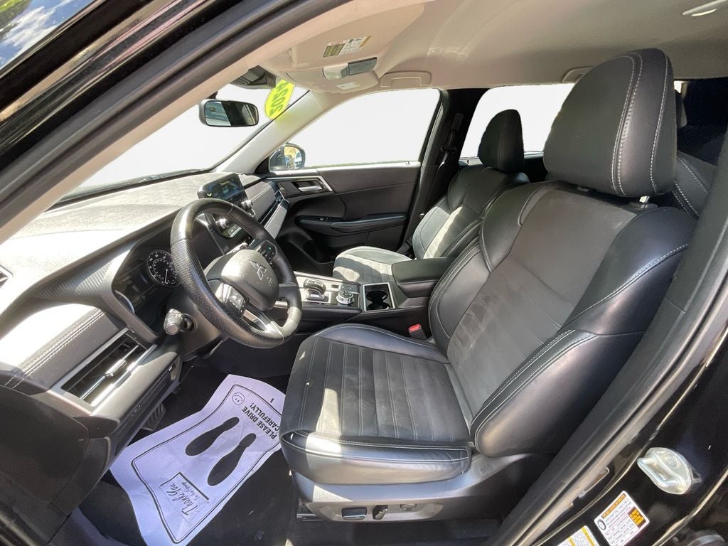 2024 Mitsubishi Outlander SE