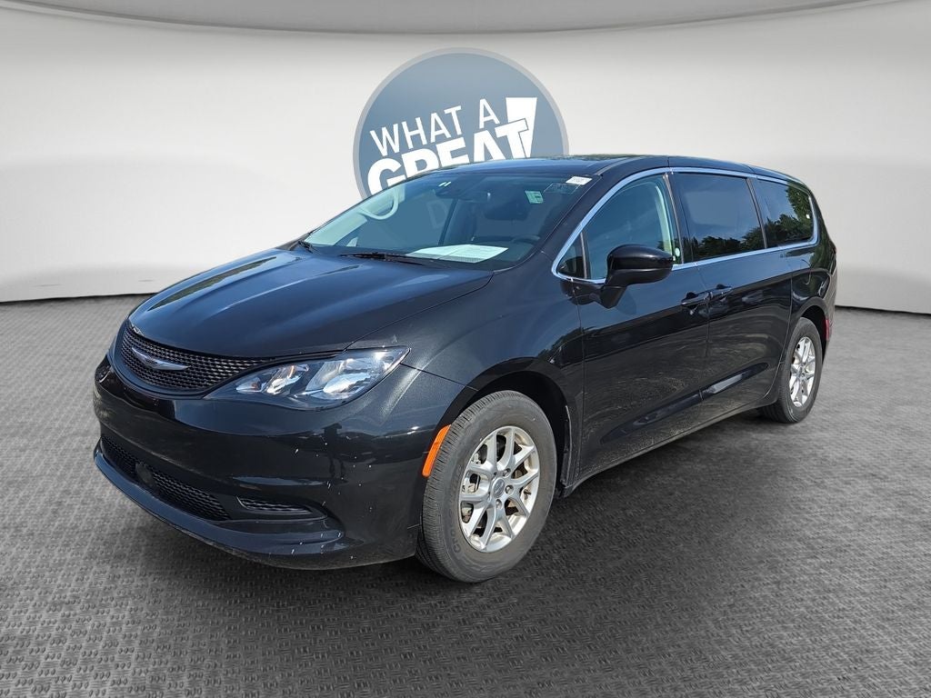 2023 Chrysler Voyager LX