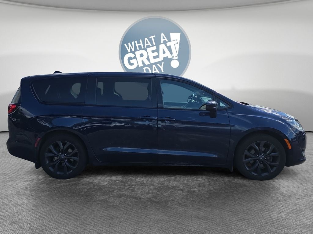 2020 Chrysler Pacifica Touring