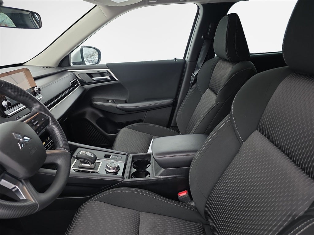 2022 Mitsubishi Outlander ES