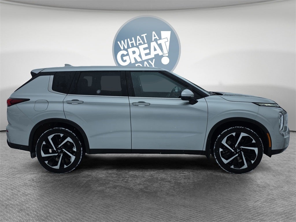 2022 Mitsubishi Outlander ES