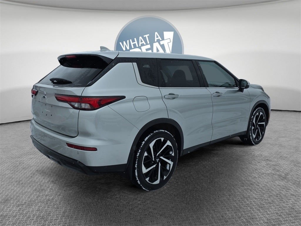 2022 Mitsubishi Outlander ES
