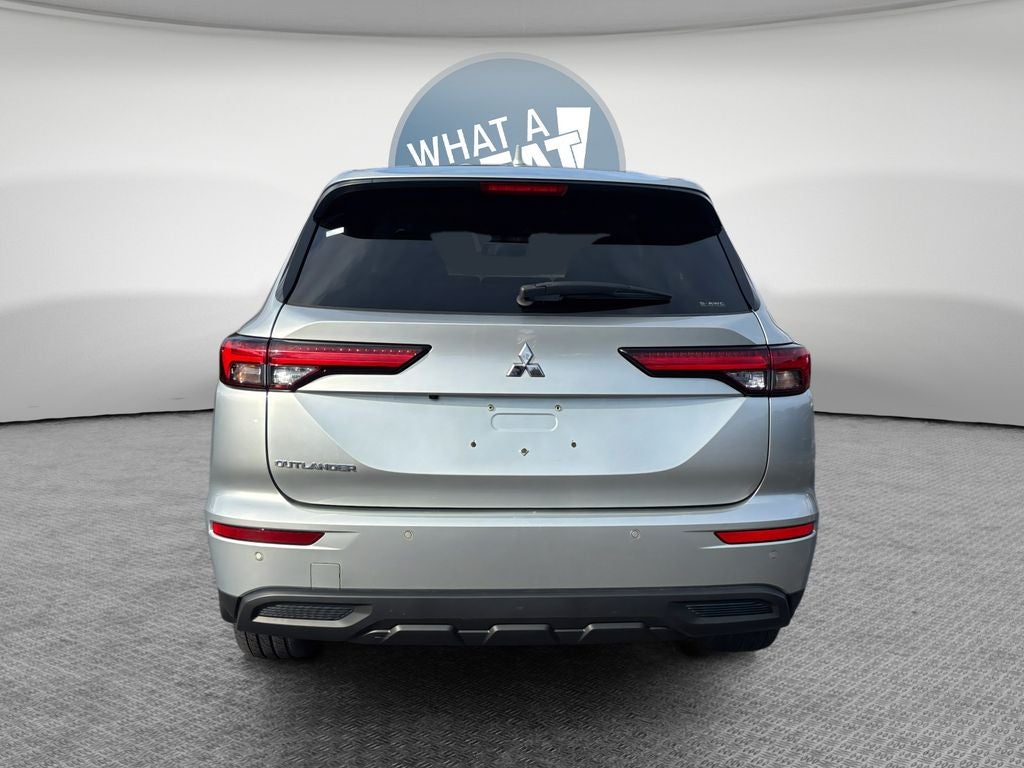 2022 Mitsubishi Outlander ES